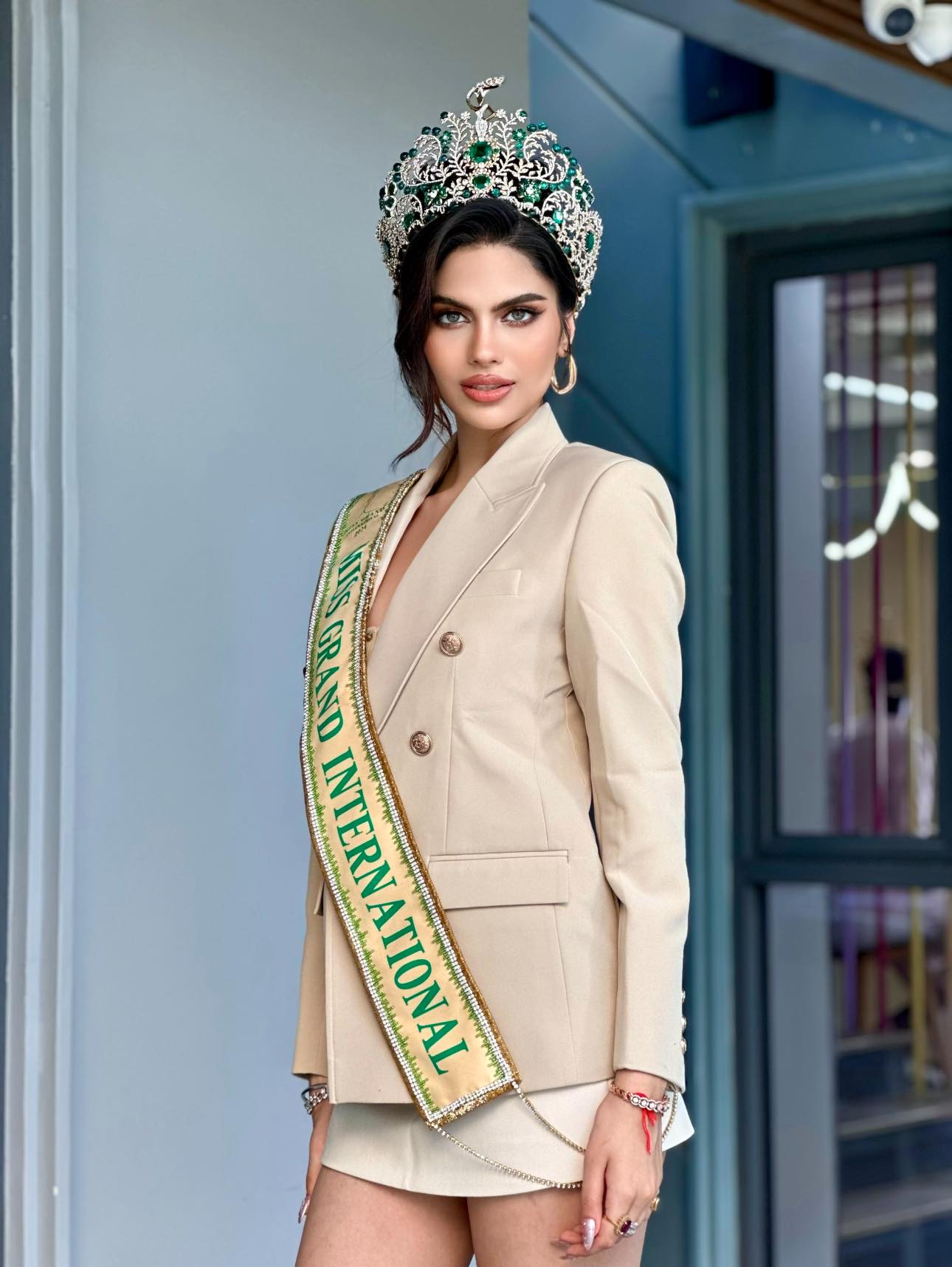 Nhan sắc xinh đẹp đầy mê hoặc của mẹ và em gái tân Miss Grand International 2024 gây ngỡ ngàng- Ảnh 1.