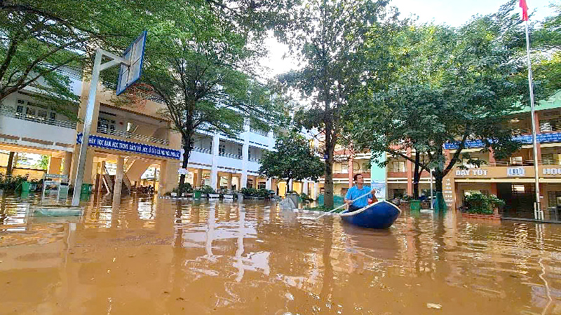 Mưa ngập diện rộng, Đồng Nai “căng mình” ứng phó, đảm bảo an toàn cho người dân và tài sản - Ảnh 1.