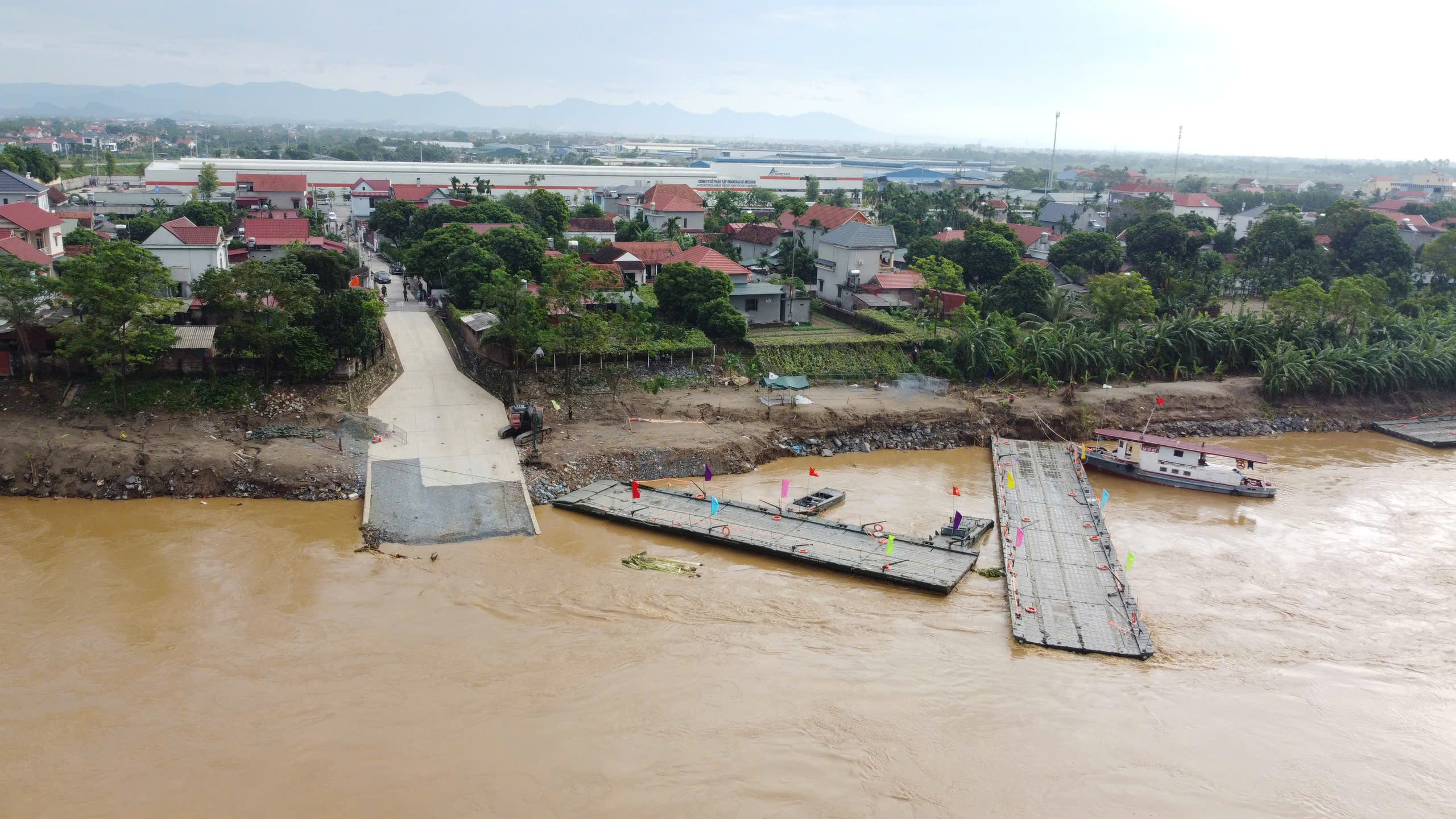 Sẽ sử dụng phà quân đội đưa người dân Phú Thọ qua sông Hồng- Ảnh 2.