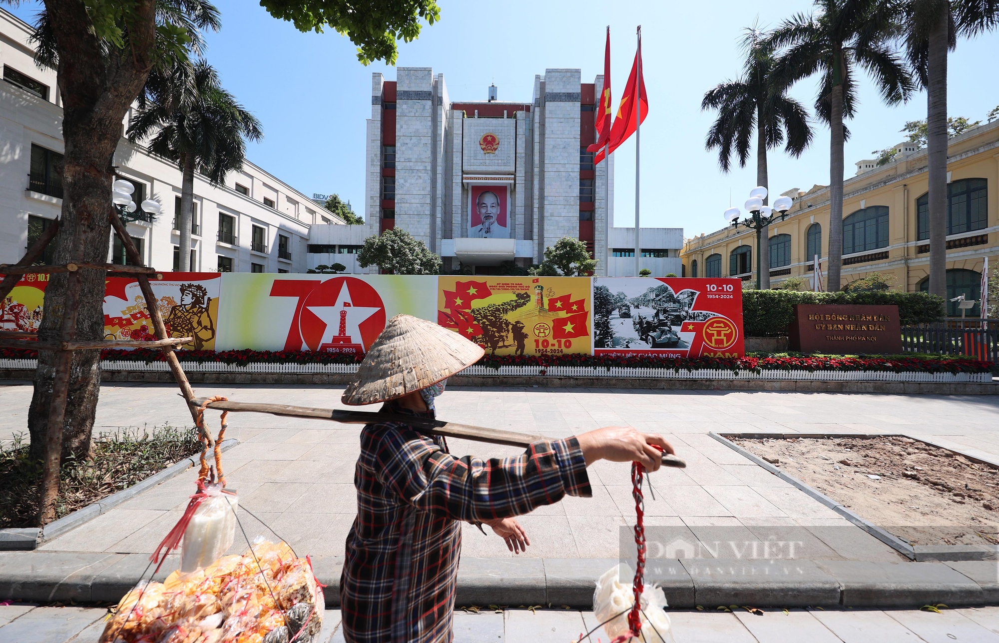 Cảnh sắc mùa thu Hà Nội đầu tháng 10, nắng vàng trải dài trên khắp các con phố- Ảnh 9.