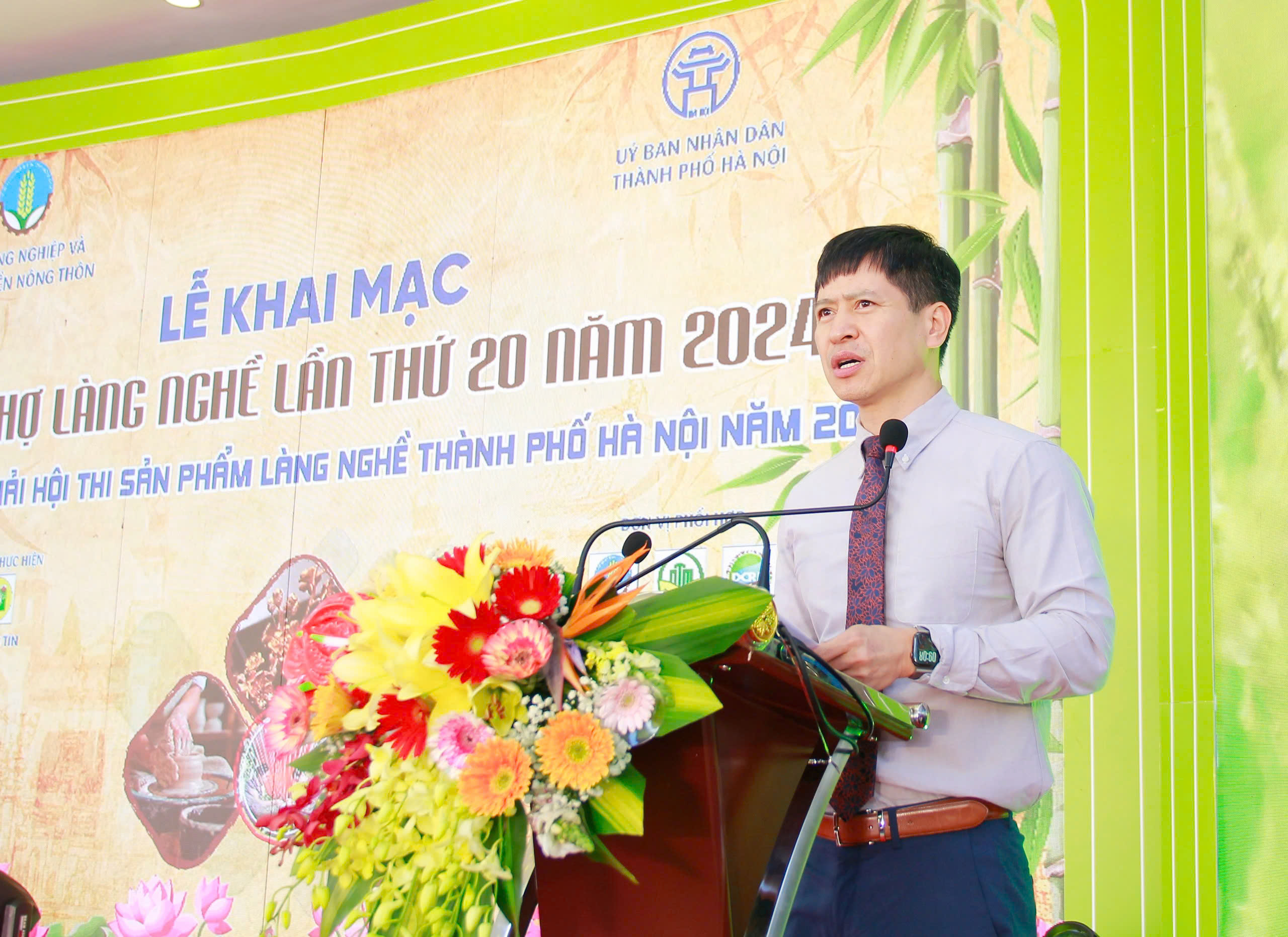 Gốm Bát Tràng, nón làng Chuông... cùng hàng trăm sản phẩm làng nghề nổi tiếng quy tụ tại Hội chợ Làng nghề lần thứ 20 - Ảnh 2.