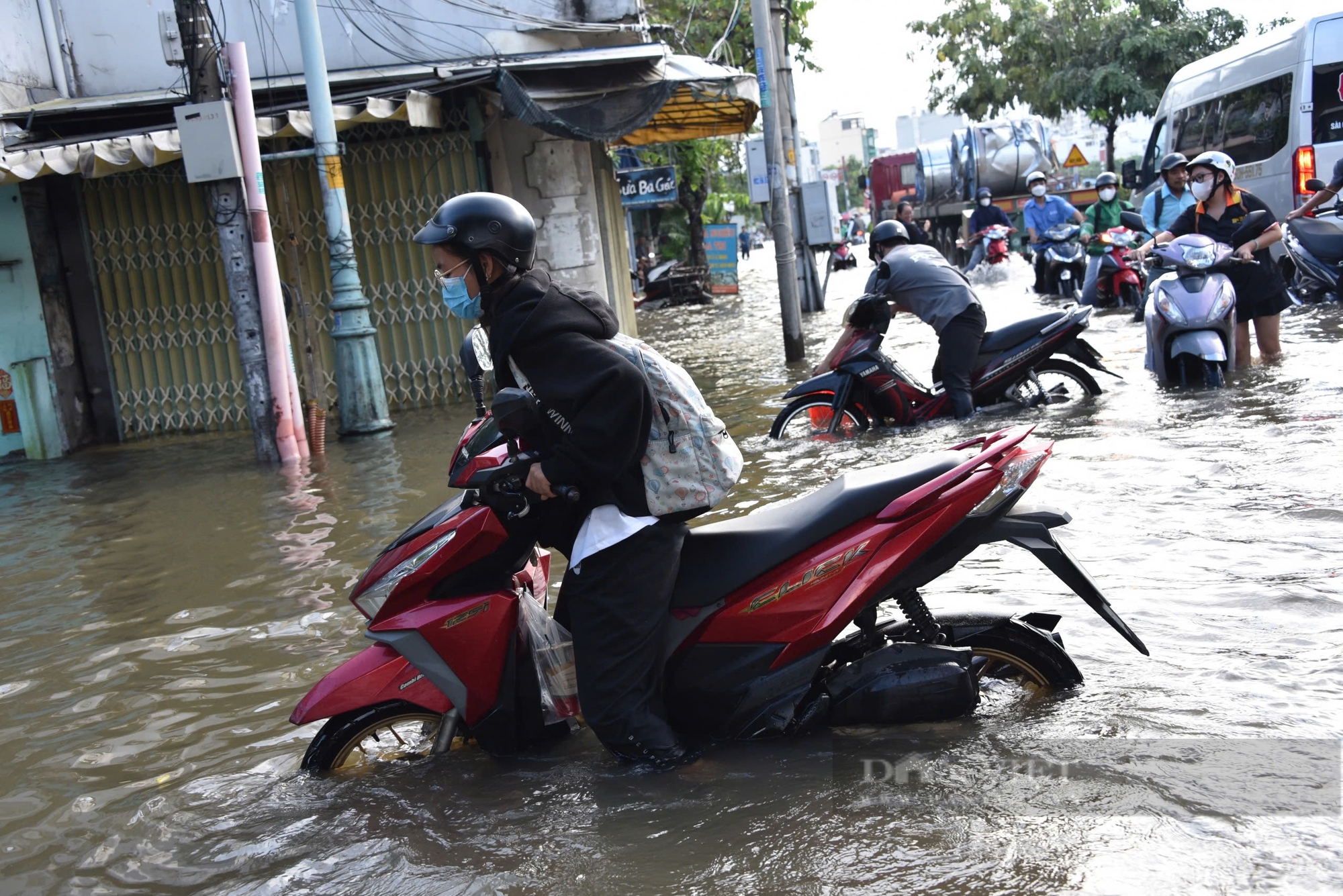 TP.HCM sắp đón đỉnh triều cường vào 2 ngày tới- Ảnh 1.