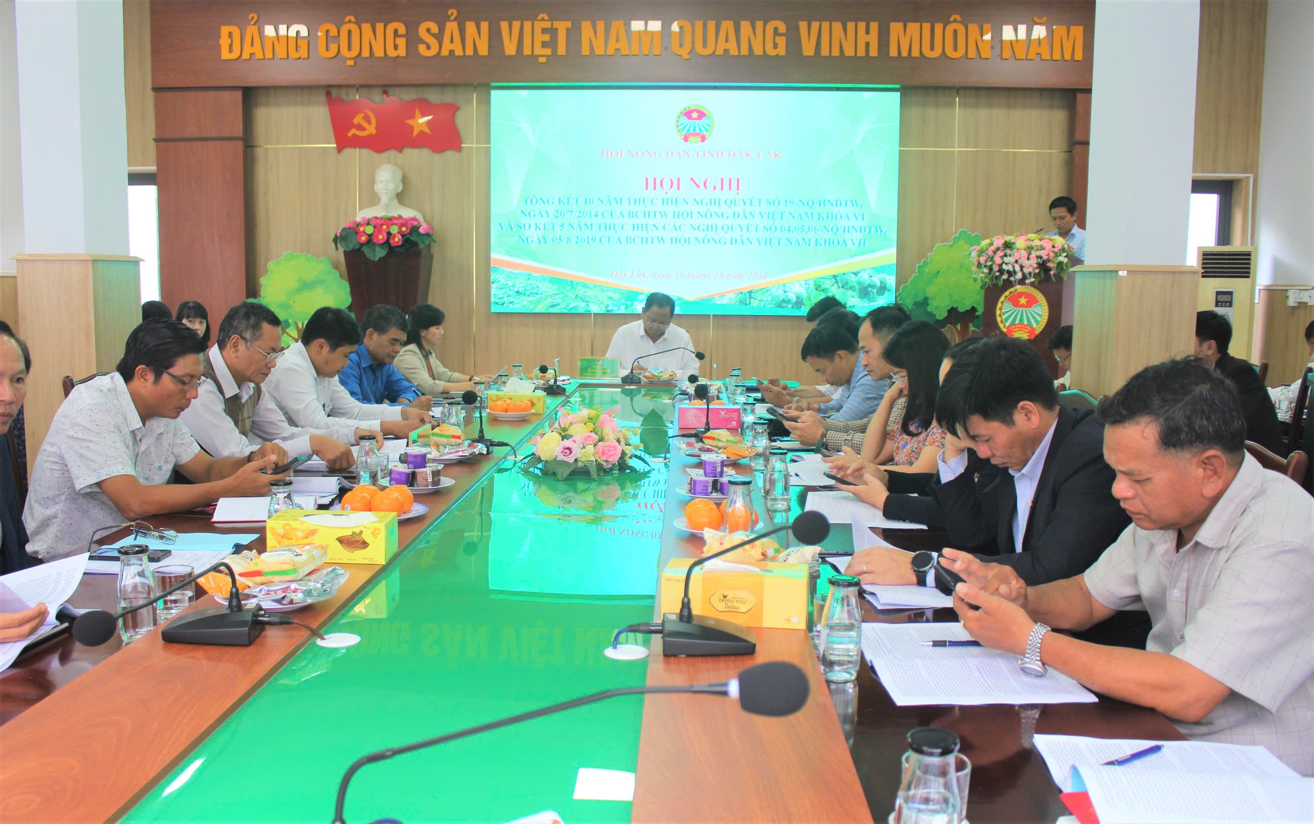 Đắk Lắk khen thưởng 45 tập thể, cá nhân thực hiện tốt các Nghị quyết của Trung ương Hội Nông dân Việt Nam - Ảnh 1.