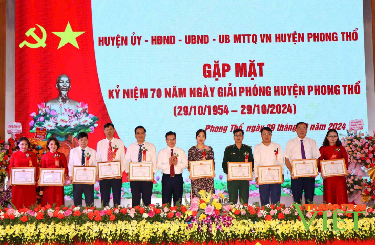 Phong Thổ gặp mặt kỷ niệm 70 năm Ngày giải phóng huyện - Ảnh 4.