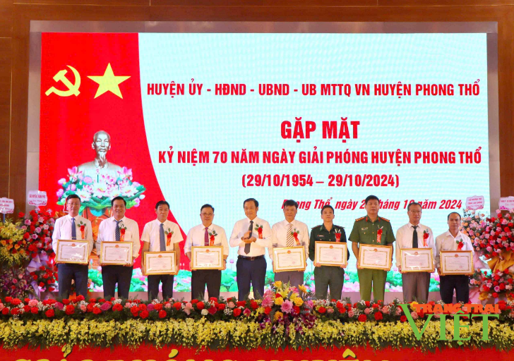 Phong Thổ gặp mặt kỷ niệm 70 năm Ngày giải phóng huyện - Ảnh 2.