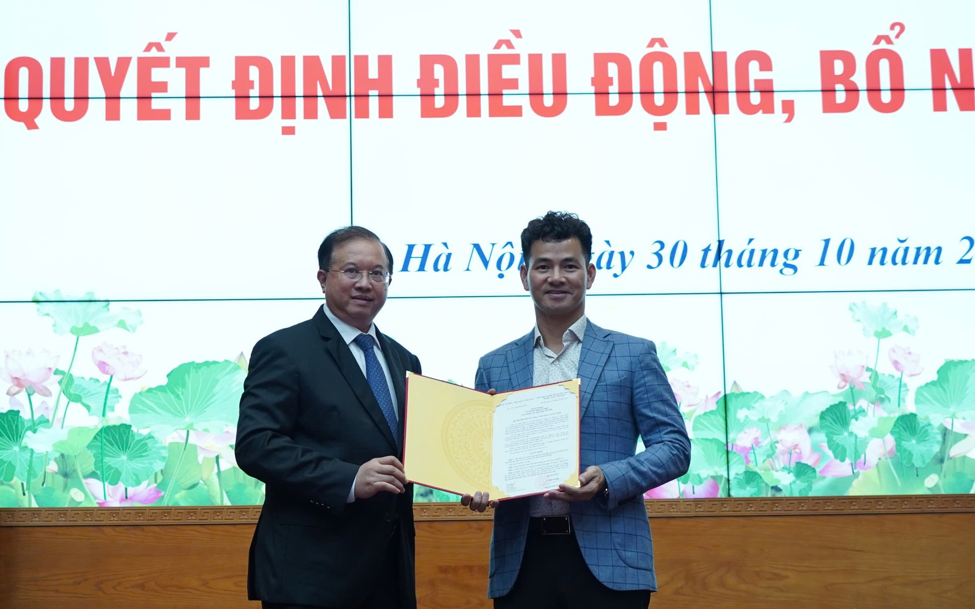 Nghệ sĩ Nhân dân bị gọi là “em bé” dù đã U70, có con năm 18 tuổi, tái hôn với đạo diễn lừng danh- Ảnh 3.