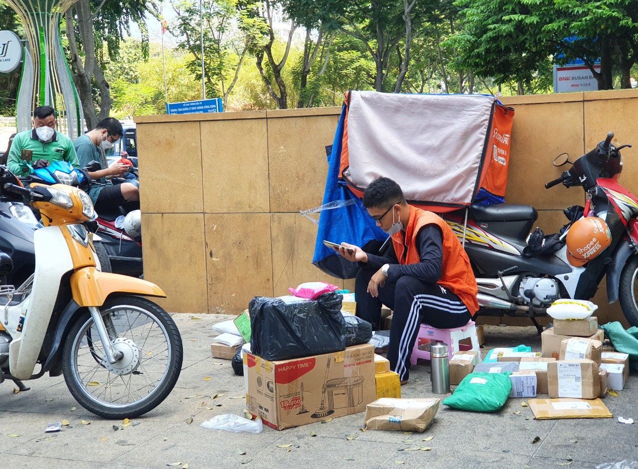 Lo hàng giá rẻ Trung Quốc triệt tiêu hàng Việt - Bài 3: Cần gấp biện pháp mạnh tay từ nhà nước - Ảnh 3.