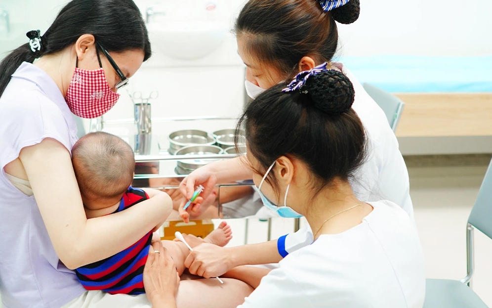 TP.HCM còn các quận, huyện nào chưa đạt tỷ lệ tiêm vaccine sởi?- Ảnh 2.