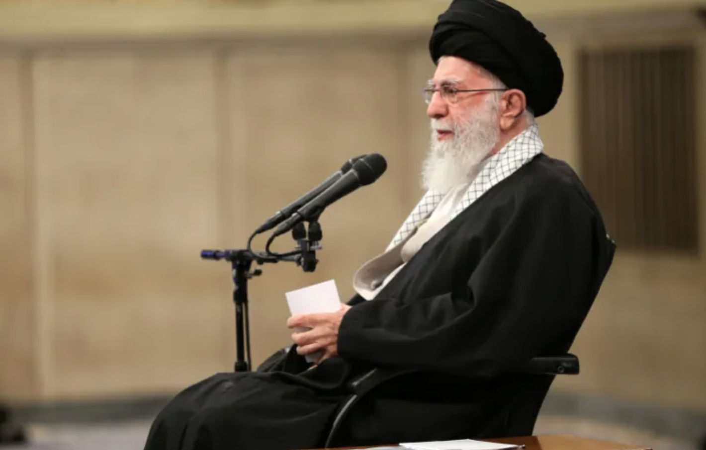 Lãnh tụ tối cao Iran Ali Khamenei lần đầu tiên lên tiếng về việc đáp trả Israel - Ảnh 1.