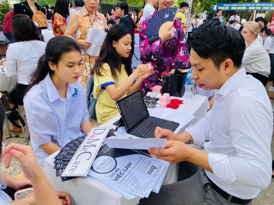 Tỷ lệ lao động Việt hài lòng thuộc loại thấp nhất thế giới, nên "nhảy việc cao", vì sao? - Ảnh 1.