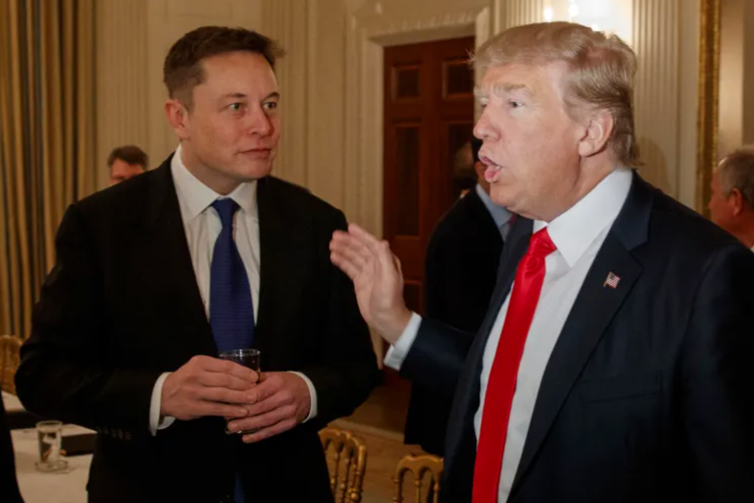 Bầu cử Tổng thống Mỹ 2024: Elon Musk hỗ trợ ông Trump tranh cử tại nơi xảy ra vụ ám sát - Ảnh 1.