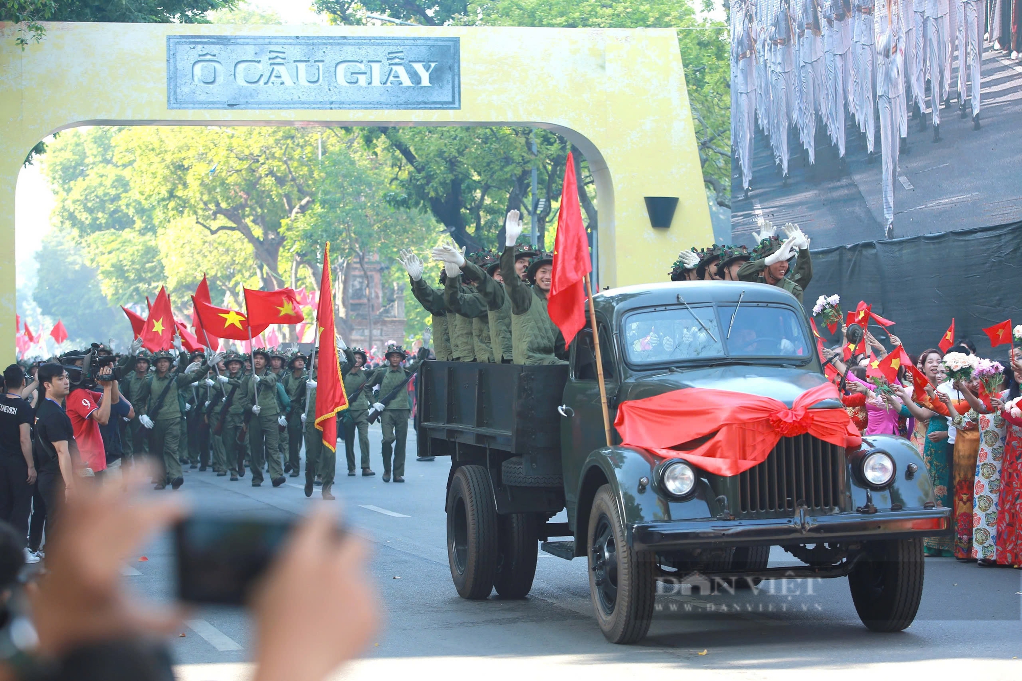 Tái hiện hình ảnh Hà Nội ngày 10/10/1954 - Ảnh 4.