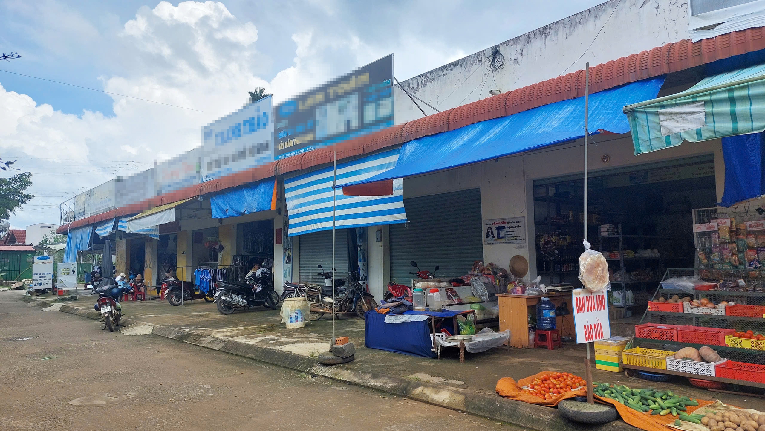 Kiểm điểm, làm rõ trách nhiệm các cá nhân, tập thể vì để 19 ki ốt mọc trái phép- Ảnh 1.