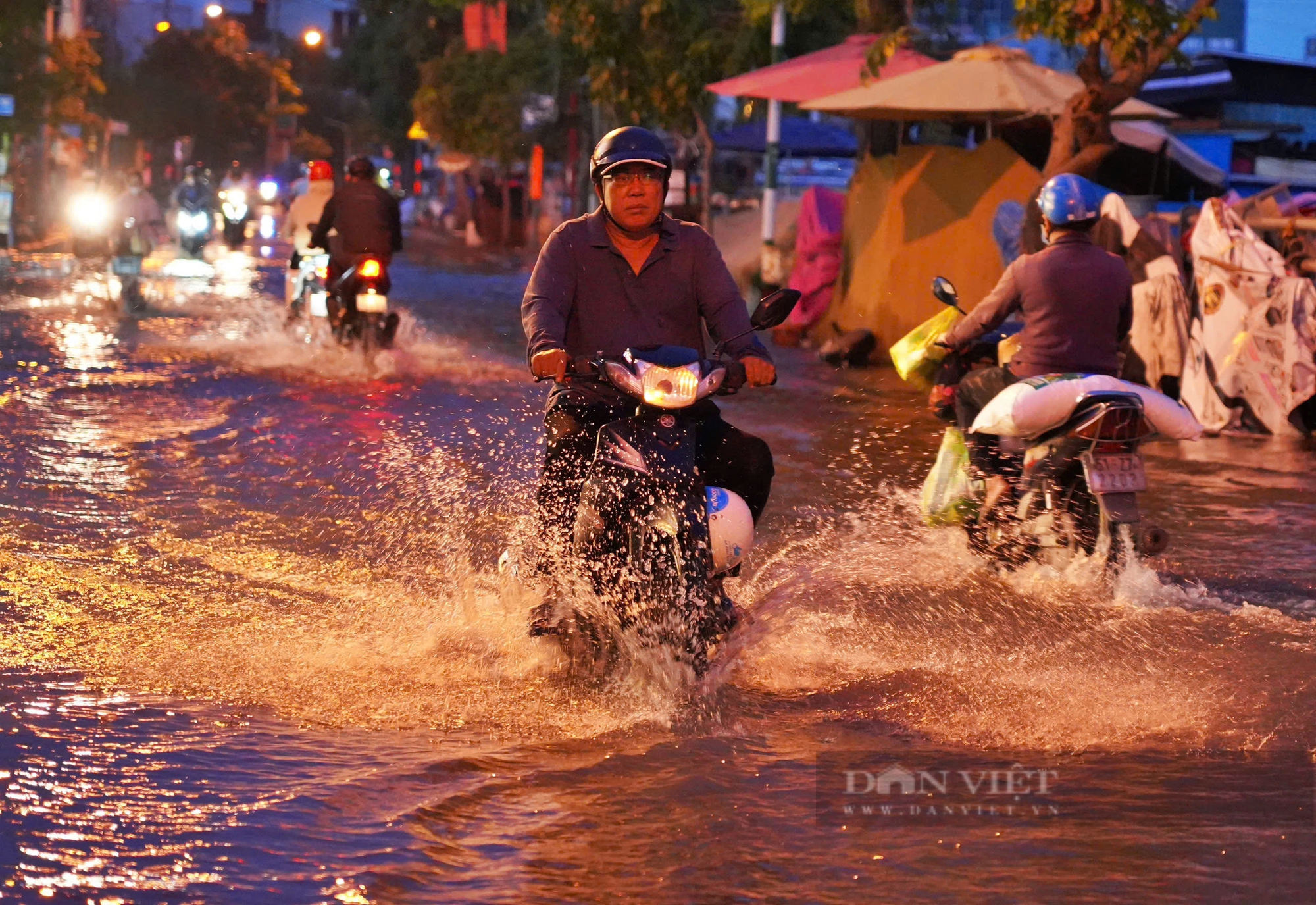 1 ngày 2 lần chạy ngập, người dân TP.HCM phấn khởi vì sắp thoát cảnh sống khổ- Ảnh 1.