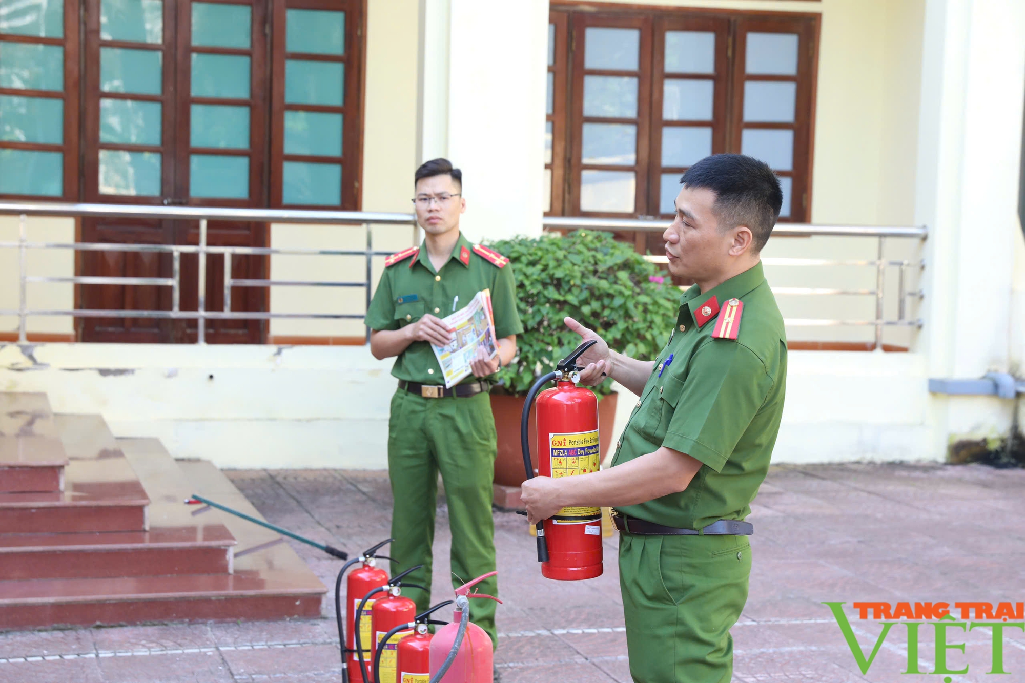 Hàng nghìn người tham gia trải nghiệm thực hành PCCC và CNCH tại Sơn La - Ảnh 5.