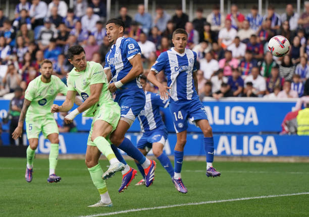 Lập hattrick vào lưới Alaves trong 32 phút, Lewandowski chỉ ra bí quyết - Ảnh 1.