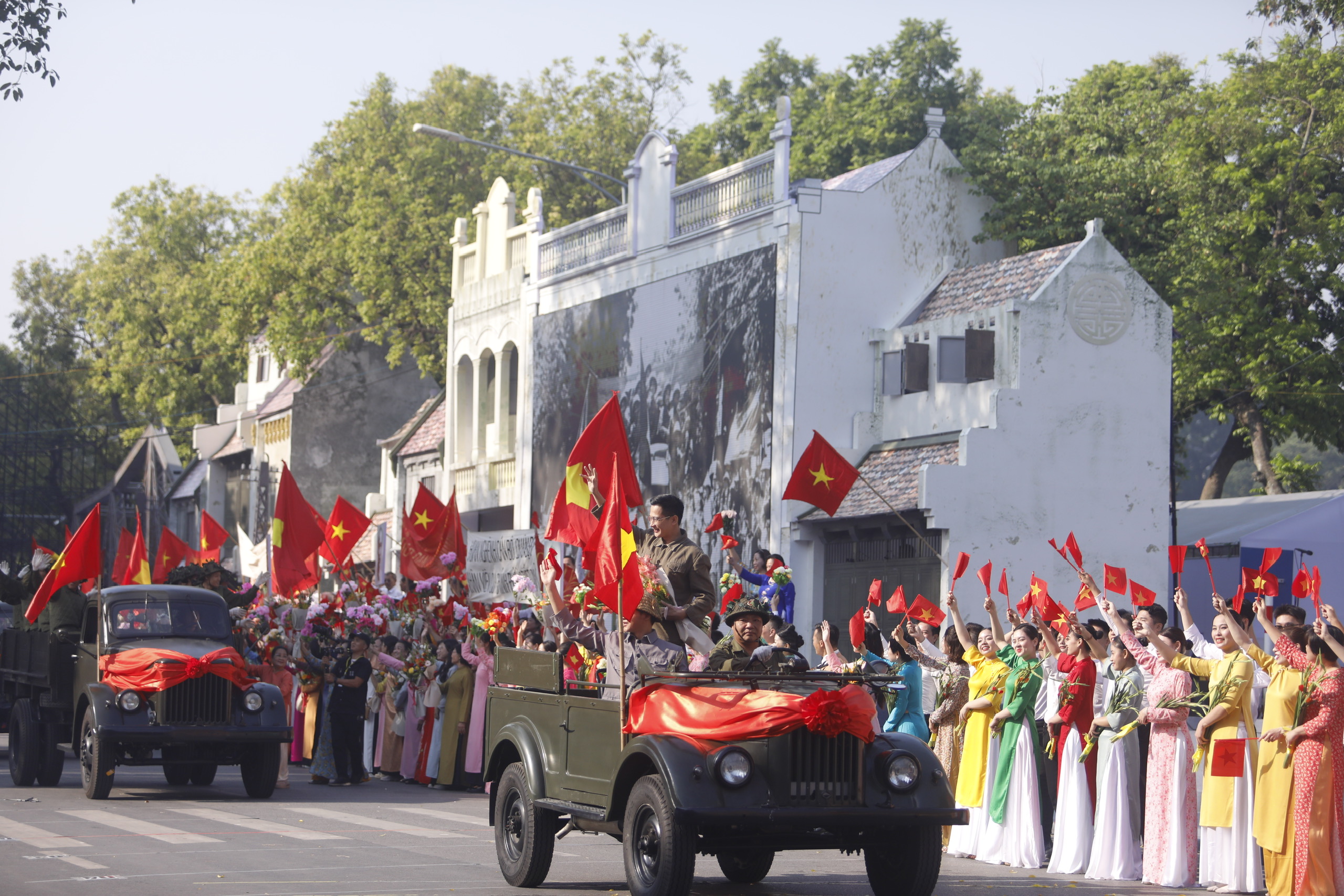 Nhà văn Nguyễn Ngọc Tiến: Hà Nội sống khổ nhưng... đáng sống! - Ảnh 8.