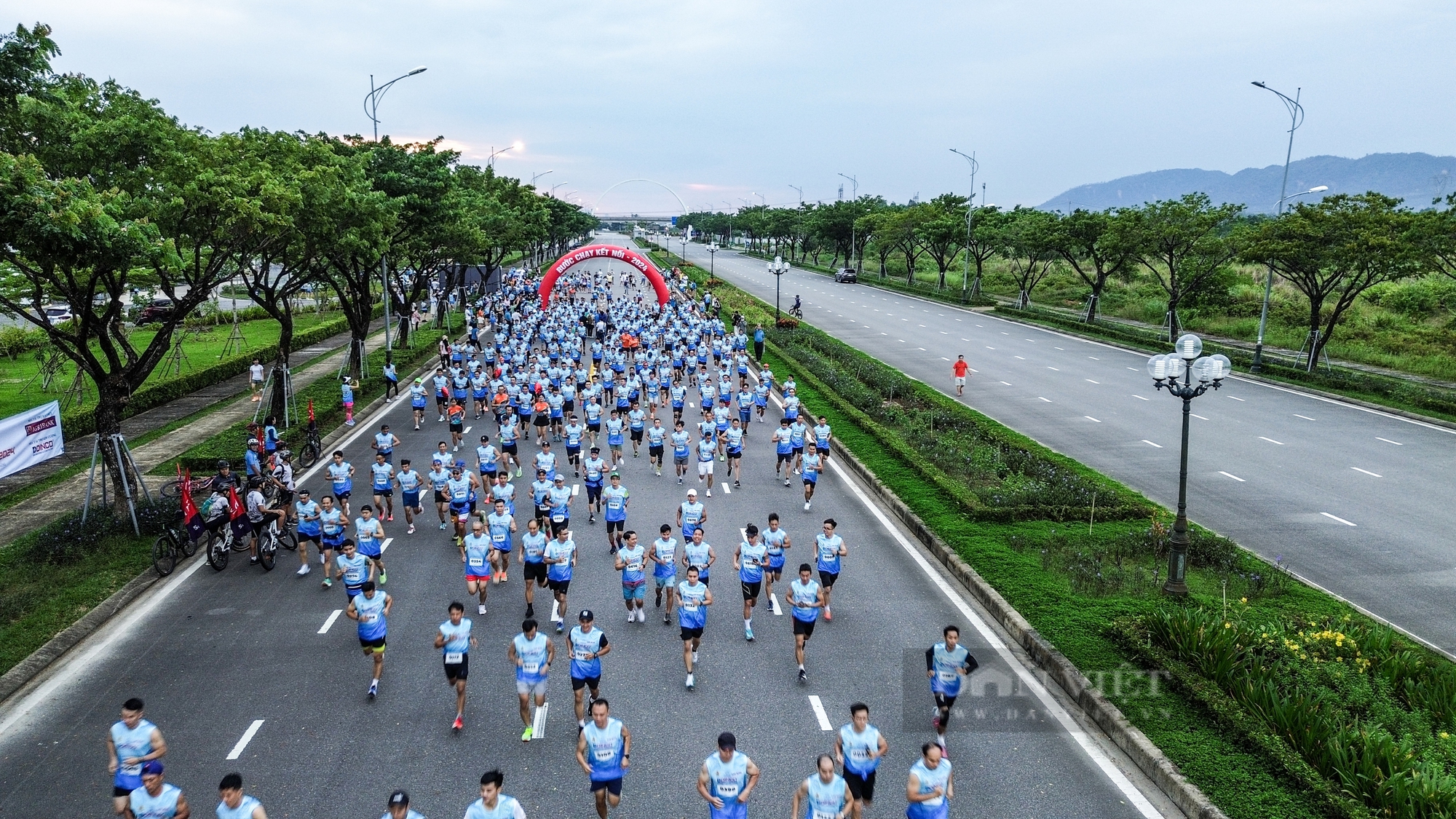 Đà Nẵng: Hơn 600 người lao động tham gia giải chạy "Bước chạy Kết nối 2024"- Ảnh 1.