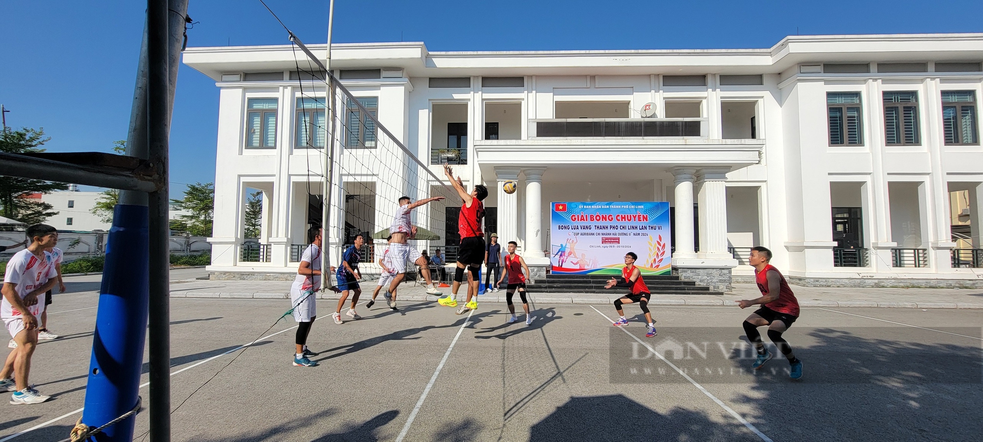 Nông dân phường Thái Học "vượt nắng", thắng giải bóng chuyền bông lúa vàng TP Chí Linh lần thứ VI- Ảnh 2.