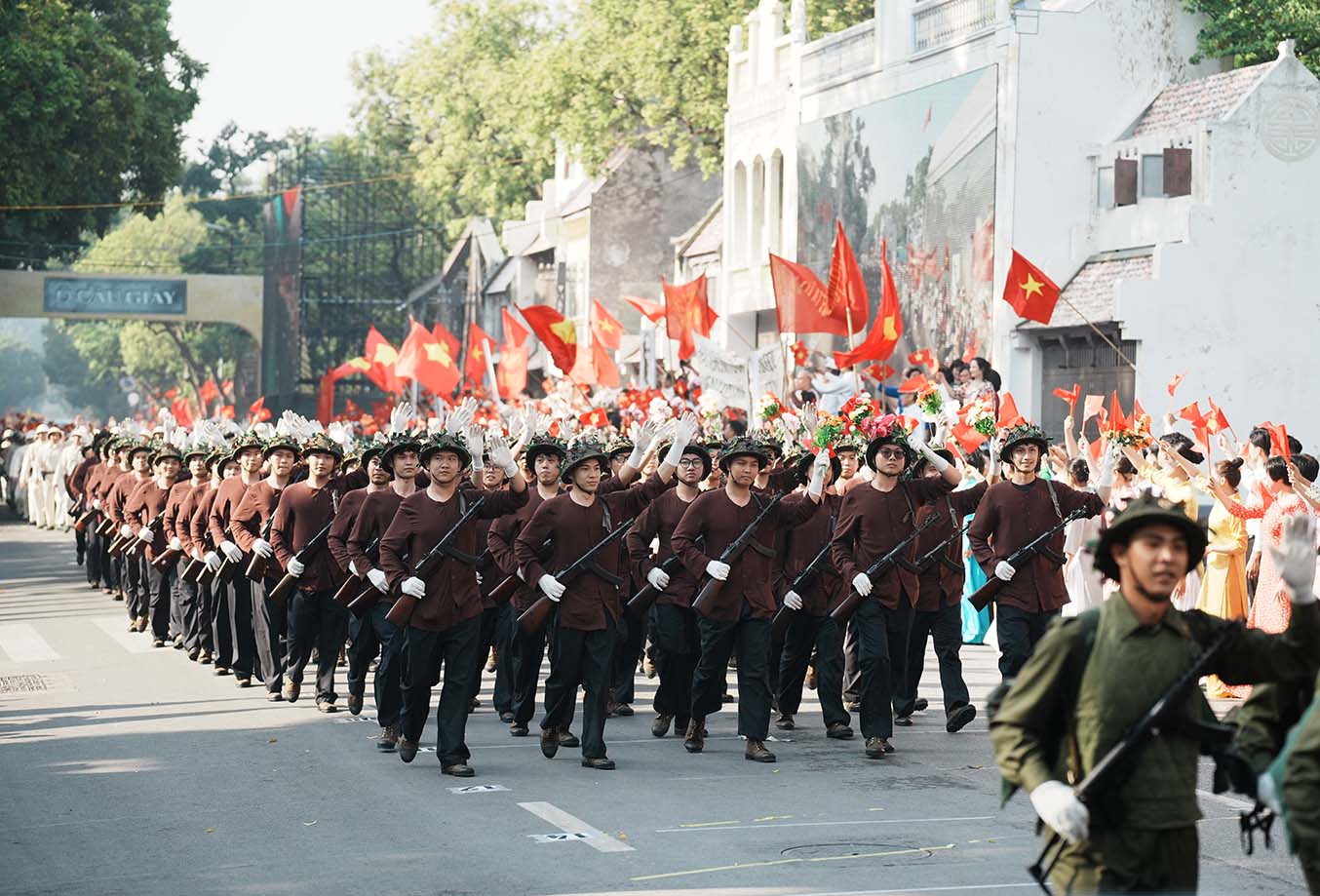 "Ngày hội văn hóa vì hòa bình": Xúc động với màn tái hiện lịch sử Hà Nội- Ảnh 1.