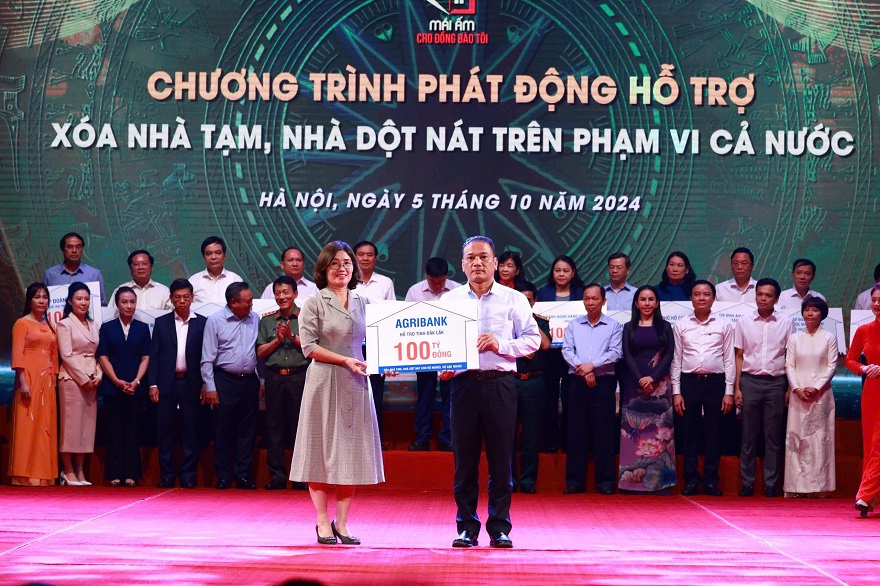 Agribank ủng hộ 100 tỷ đồng hưởng ứng đợt thi đua cao điểm hoàn thành xóa nhà tạm, nhà dột nát trên cả nước - Ảnh 2.