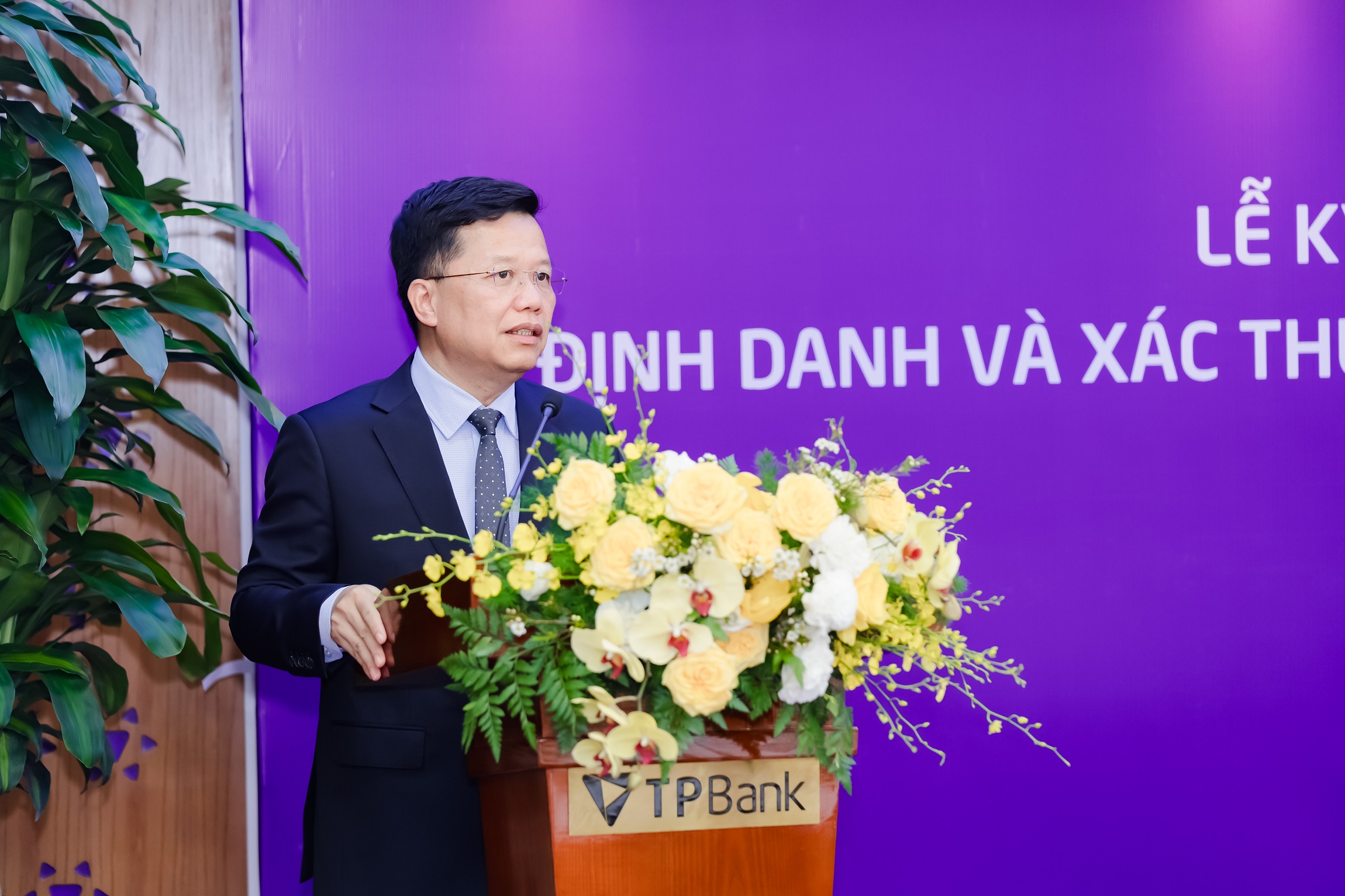 TPBank và Trung tâm RAR - Bộ Công An ký kết Hợp đồng dịch vụ Định danh qua VneID trên App TPBank- Ảnh 4.