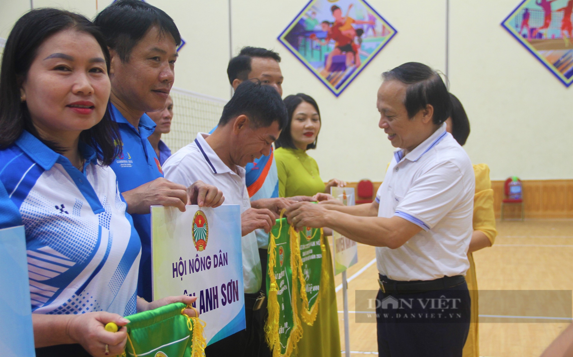 Cán bộ chuyên trách HND tỉnh Nghệ An sôi nổi tranh tài tại giải thể thao chào mừng 94 năm ngày Hội Nông dân - Ảnh 2.