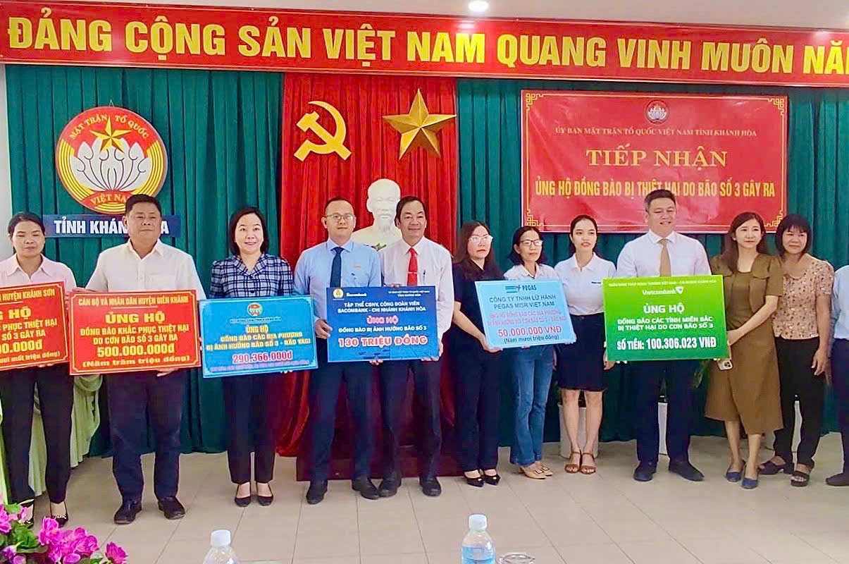 Hội Nông dân Khánh Hòa trao kinh phí ủng hộ đồng bào miền Bắc khắc phục thiệt hại do bão số 3 - Ảnh 2.