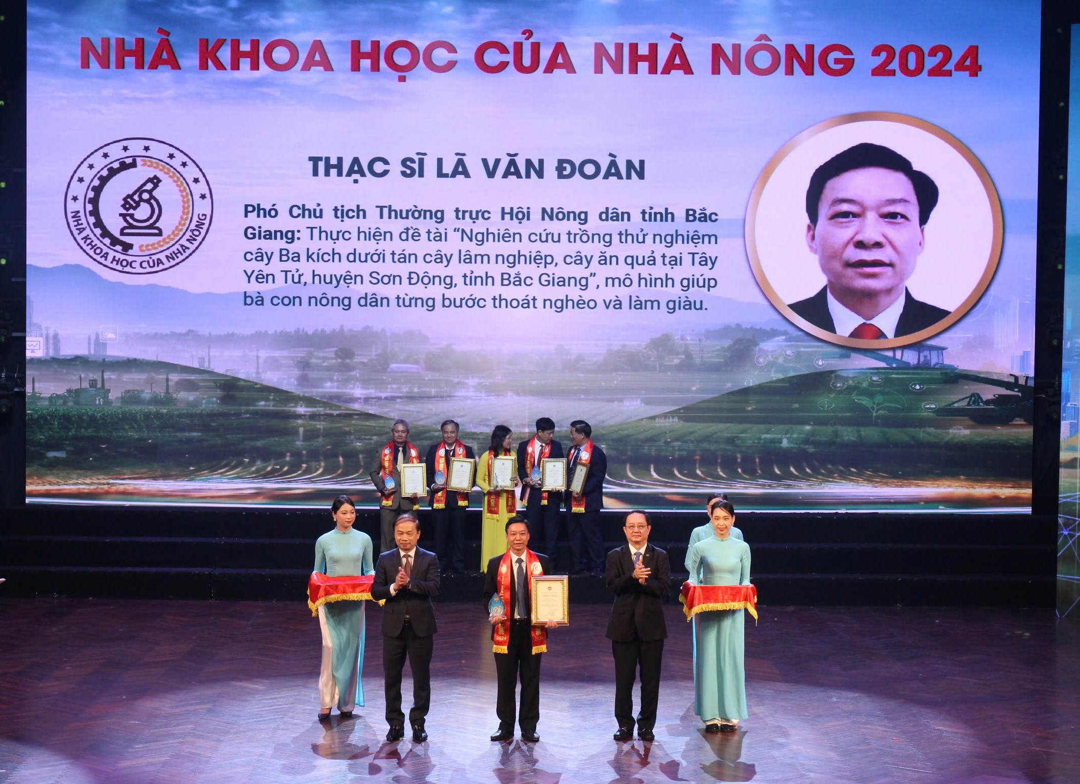 Phó Chủ tịch Thường trực Hội Nông dân tỉnh Bắc Giang Lã Văn Đoàn được tôn vinh Nhà khoa học của nhà nông- Ảnh 1.