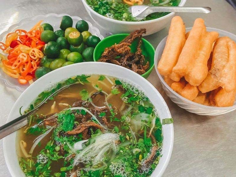 Món ăn đặc sản ở Vinh: Món ngon, ngọt quên sầu từ loài da trơn tạo nên thương hiệu ẩm thực xứ Vinh - Ảnh 1.