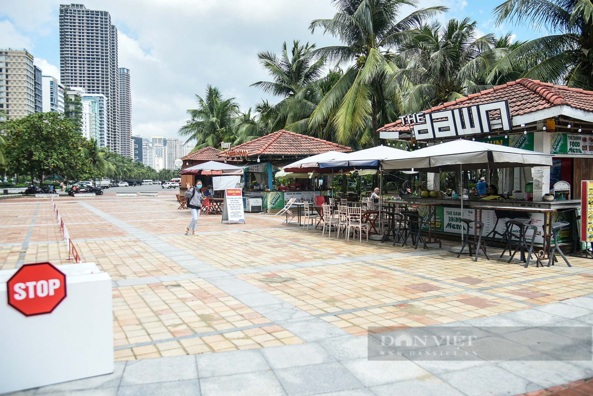 Tiểu thương làm du lịch ở bãi biển Đà Nẵng nói gì trước việc chấm dứt hoạt động thí điểm kinh doanh?- Ảnh 1.