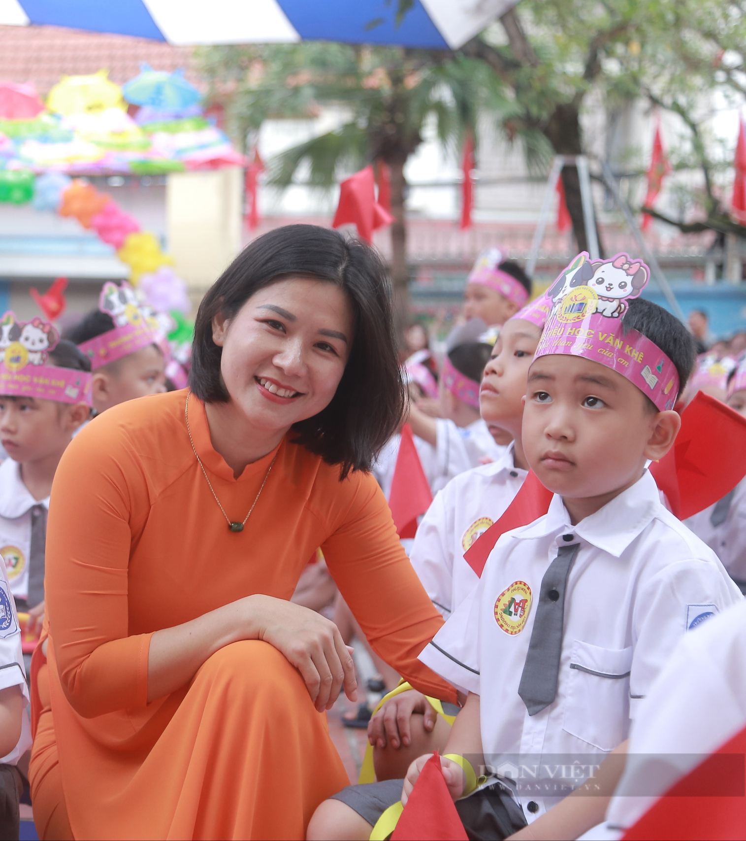 Tranh cãi đề xuất miễn học phí cho con giáo viên: Thầy cô "từ chối nhận" và có mong muốn khác- Ảnh 1.