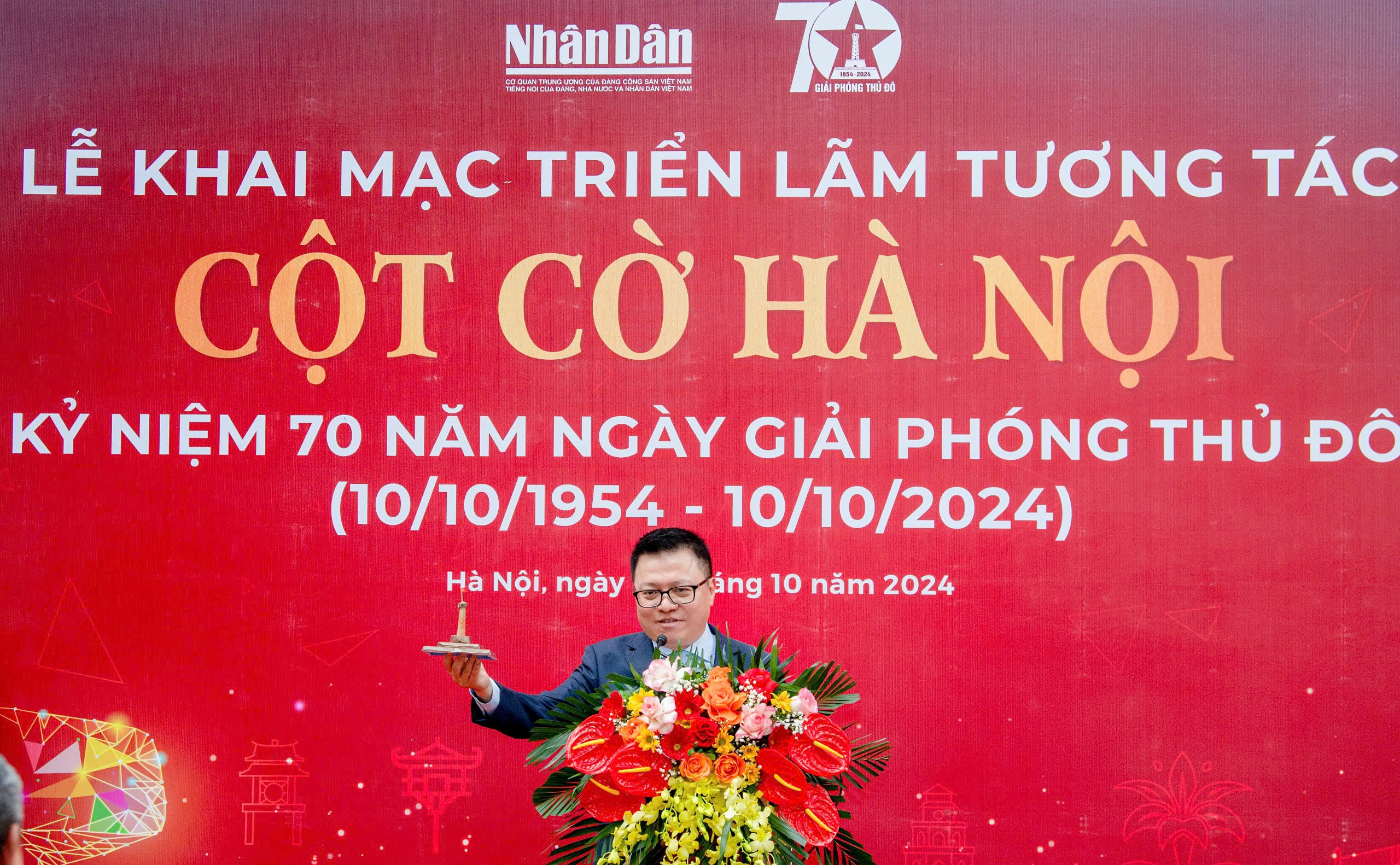 Trải nghiệm cảm giác hòa mình vào đoàn quân tiến về Hà Nội năm 1954 với Triển lãm tương tác Cột cờ Hà Nội  - Ảnh 1.