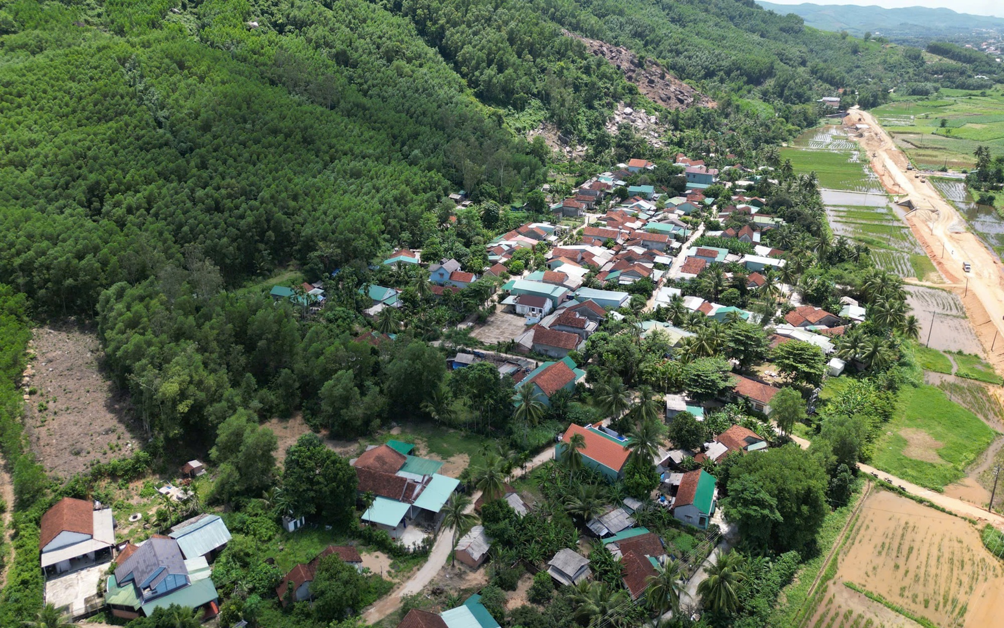 Bình Định: Người dân vùng sạt lở bờ biển Mỹ Thắng mong sớm có nơi ở an toàn  - Ảnh 4.