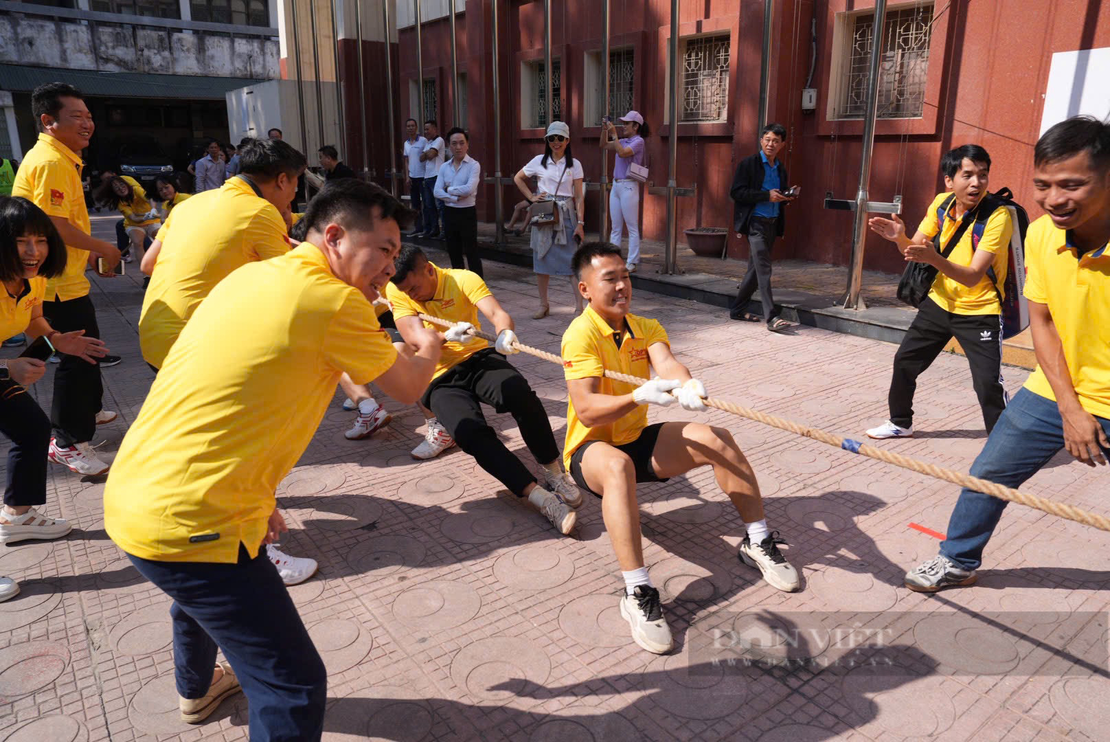 Hàng trăm phóng viên, nhà báo cầm vợt chơi cầu lông, bóng bàn… tại Hội khỏe Hội Nhà báo TP.Hà Nội- Ảnh 8.