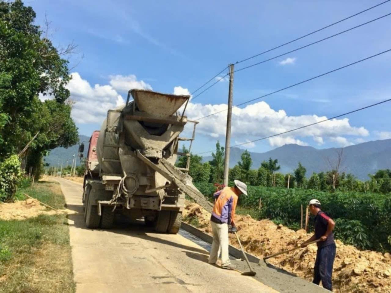 Phú Yên tích cực tháo gỡ khó khăn, hoàn thành những mục tiêu xây dựng nông thôn mới - Ảnh 5.