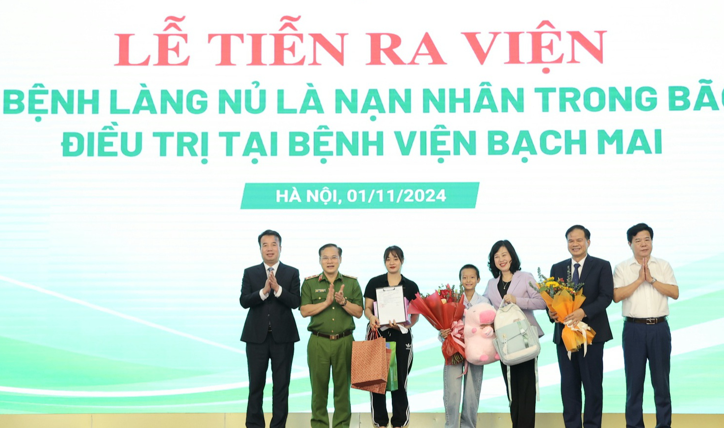 Em bé Làng Nủ xuất viện sau 50 ngày điều trị tích cực - Ảnh 2.