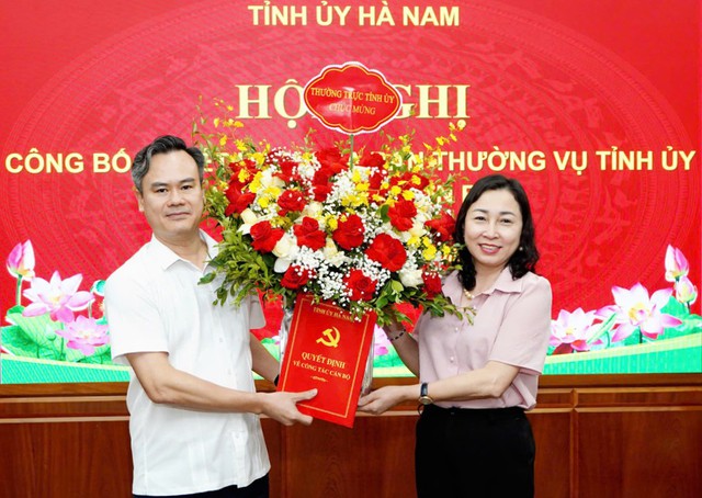 Chánh Văn phòng Tỉnh ủy, Thư ký Bí thư làm Trưởng Ban Nội chính; Giám đốc Sở Ngoại vụ xin thôi việc - Ảnh 2.