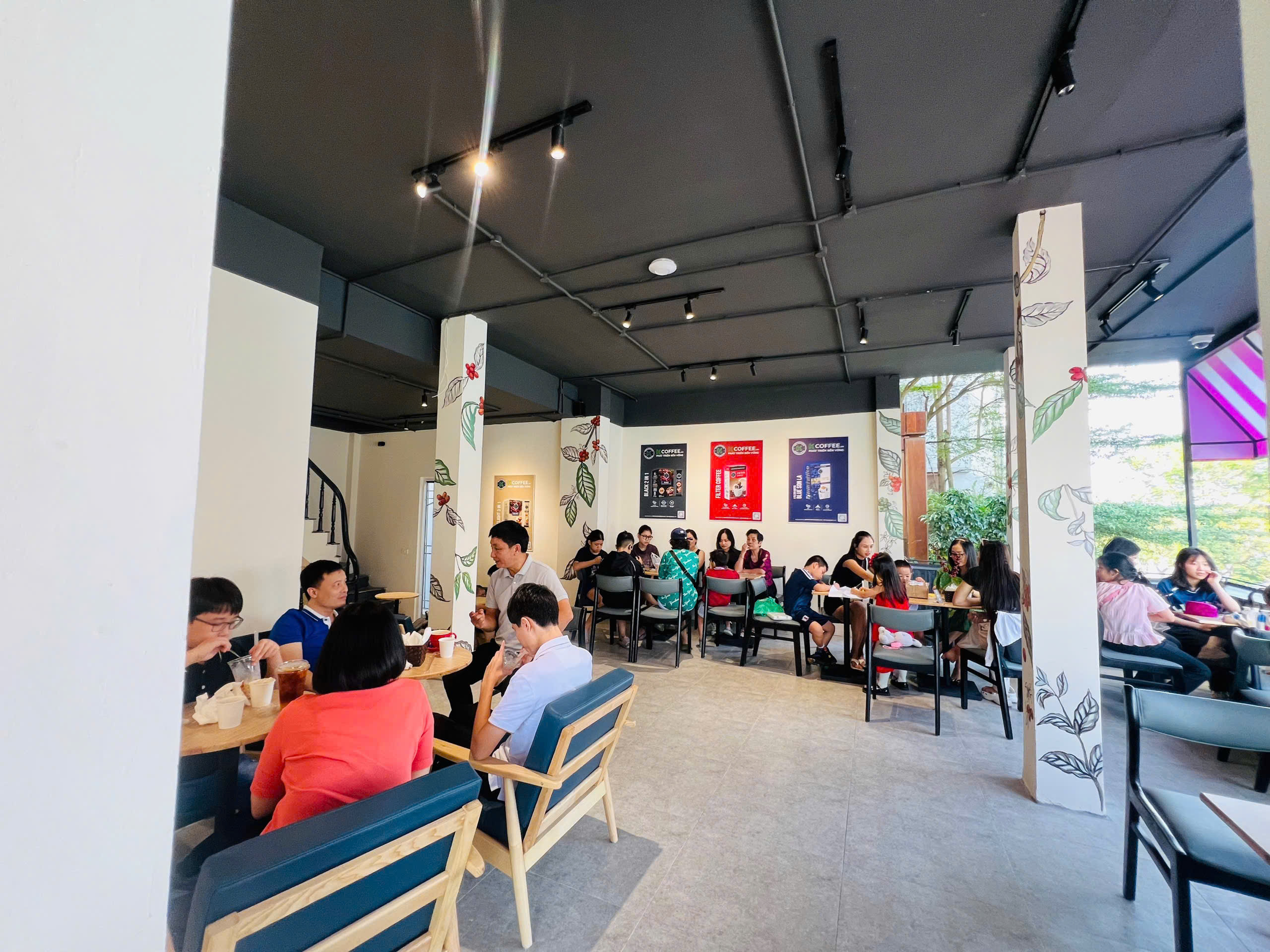 K Coffee Phúc Sinh khai trương cửa hàng đầu tiên tại Hà Nội, ai đi qua cũng trầm trồ vì màu hồng độc, lạ - Ảnh 5.