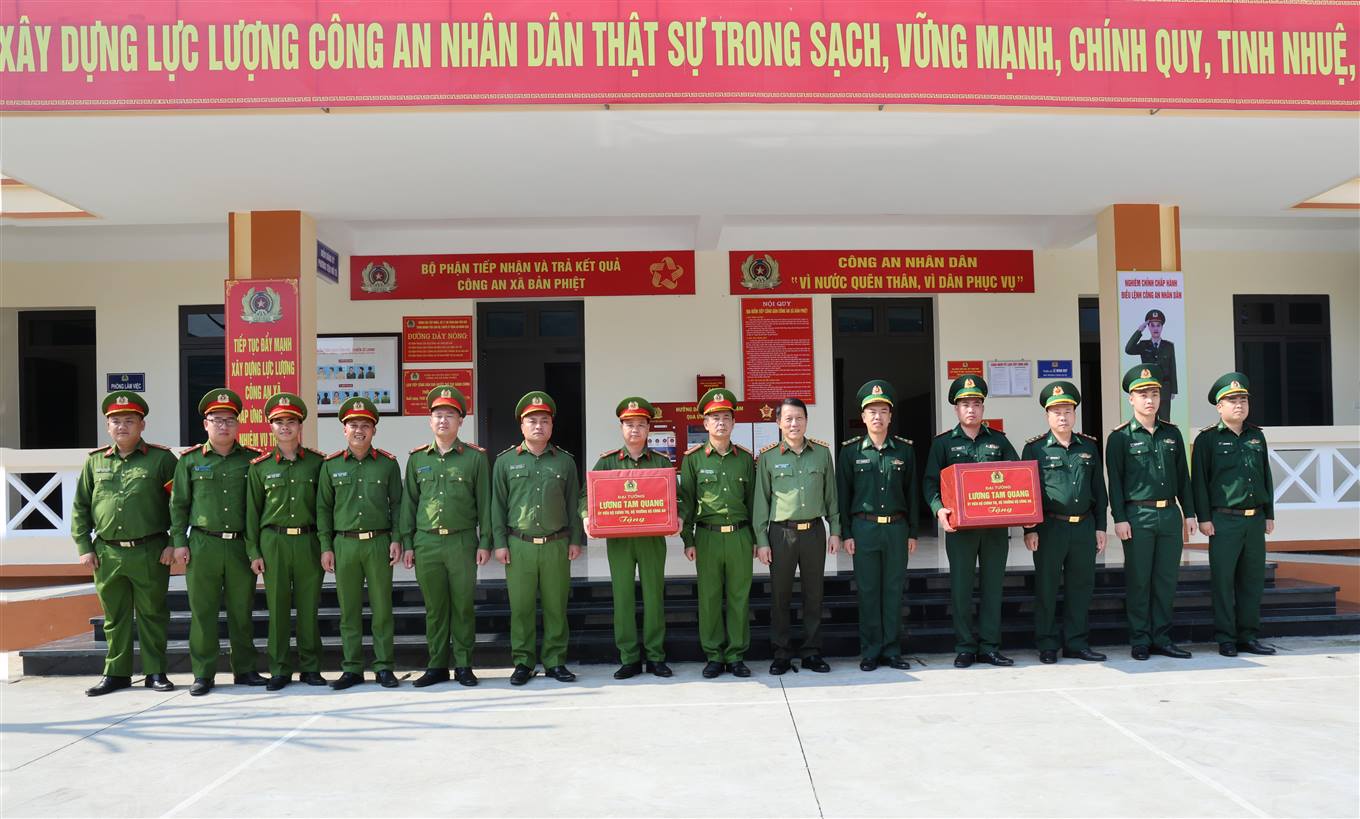 Bộ trưởng Lương Tam Quang dự ngày hội Đại đoàn kết ở Lào Cai - Ảnh 6.