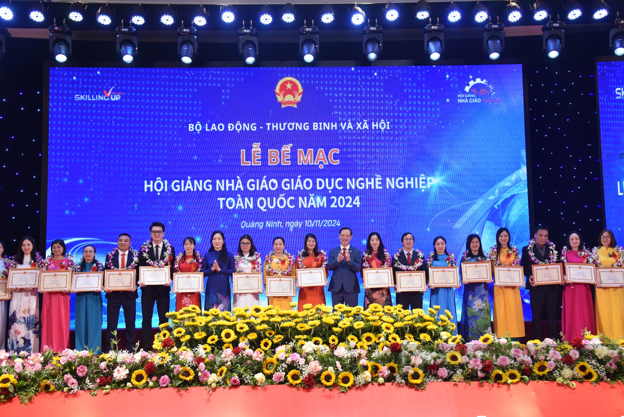 Hanoi won first place in the entire group at the 2024 National Vocational Education Teachers' Conference - Photo 1.