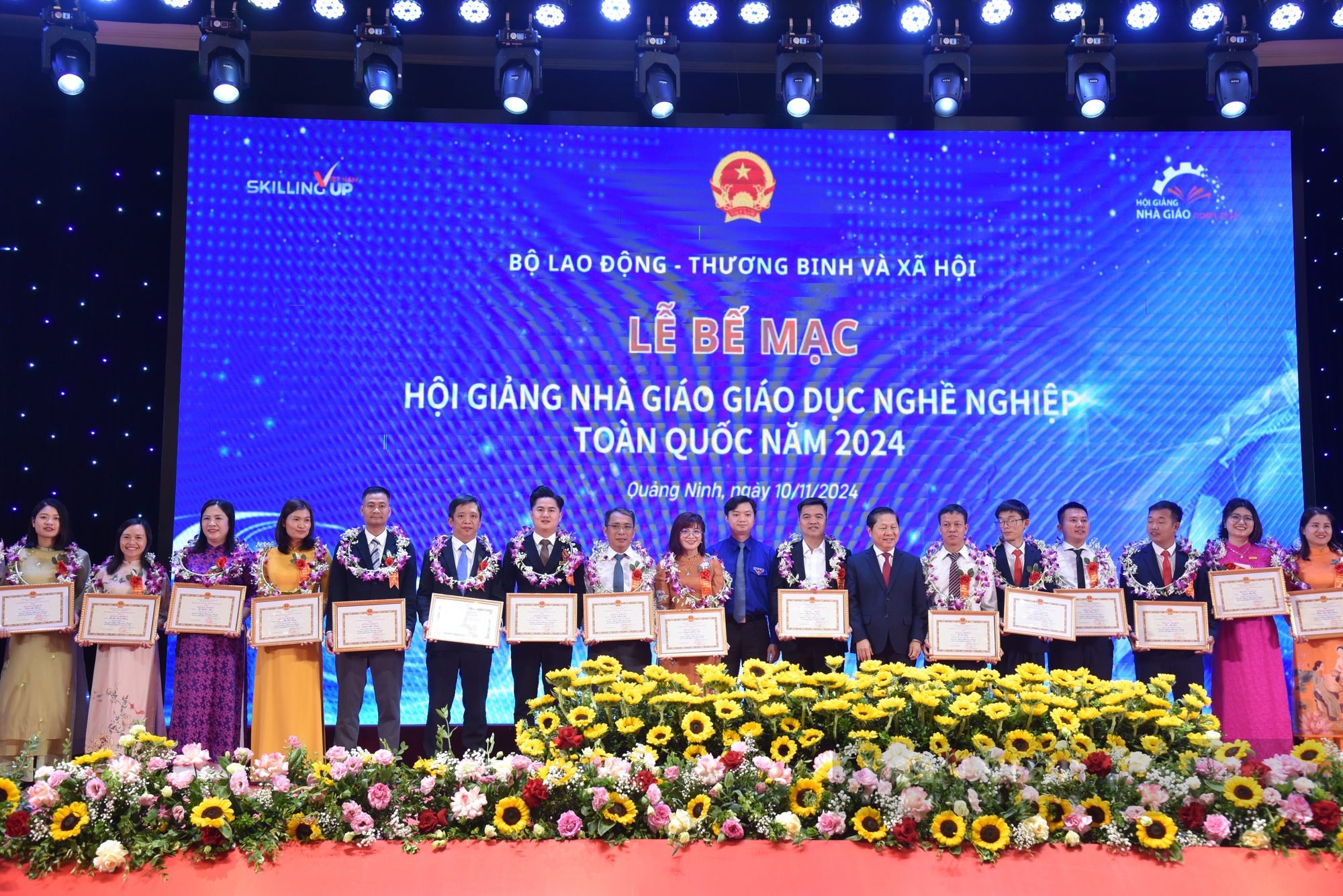 Hanoi won first place in the entire group at the 2024 National Vocational Education Teachers' Conference - Photo 2.