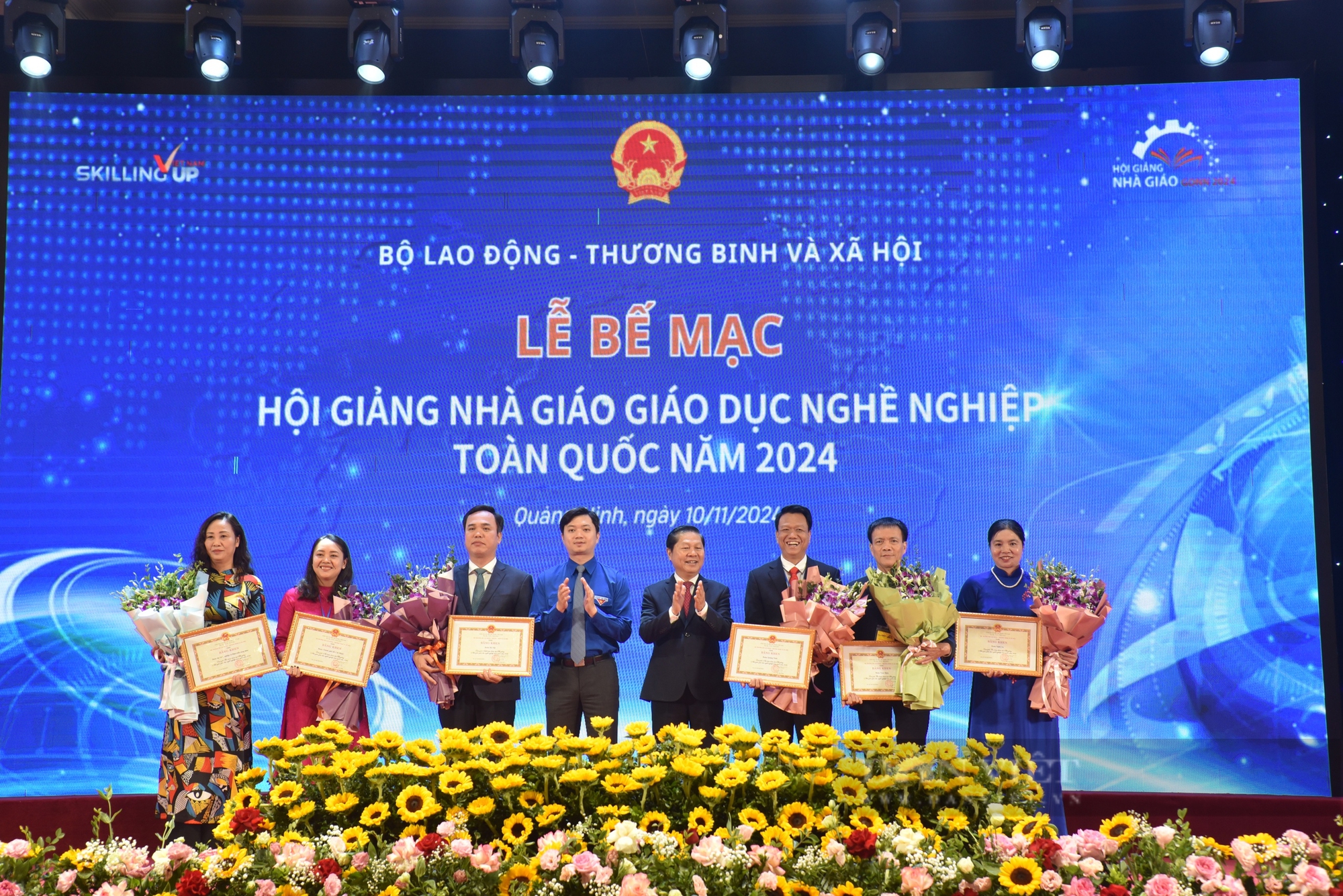 Hanoi won first place in the entire group at the 2024 National Vocational Education Teachers' Conference - Photo 3.