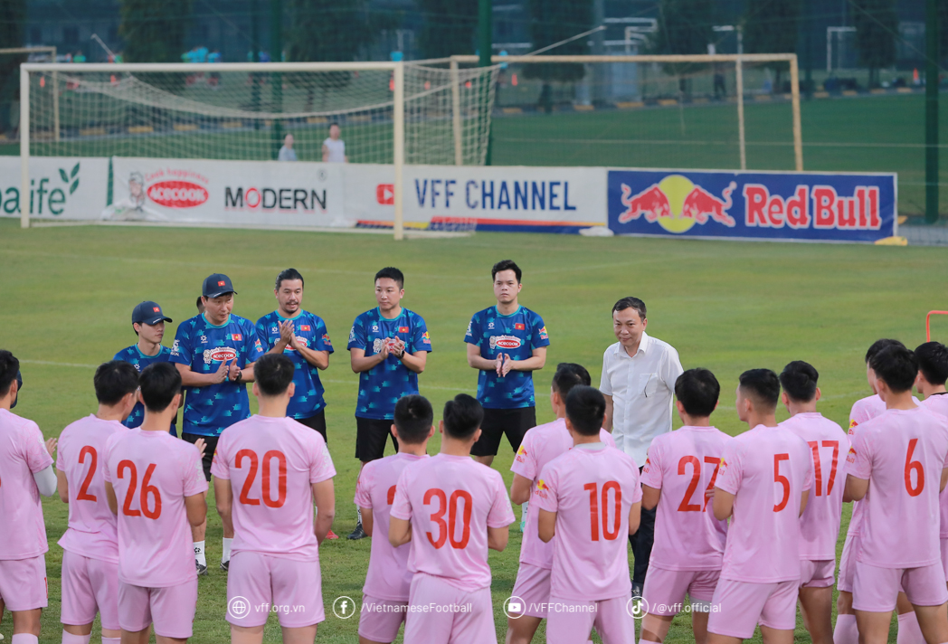 Tin sáng (10/11): Học thầy Park, HLV Kim Sang-sik làm 1 điều với ĐT Việt Nam - Ảnh 1.