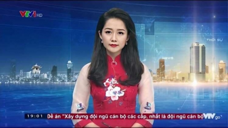 “BTV Thời sự trẻ nhất VTV”, từng thi Hoa hậu, đạt giải thưởng điện ảnh, phải cúi đầu xin lỗi trên sóng trực tiếp- Ảnh 1.