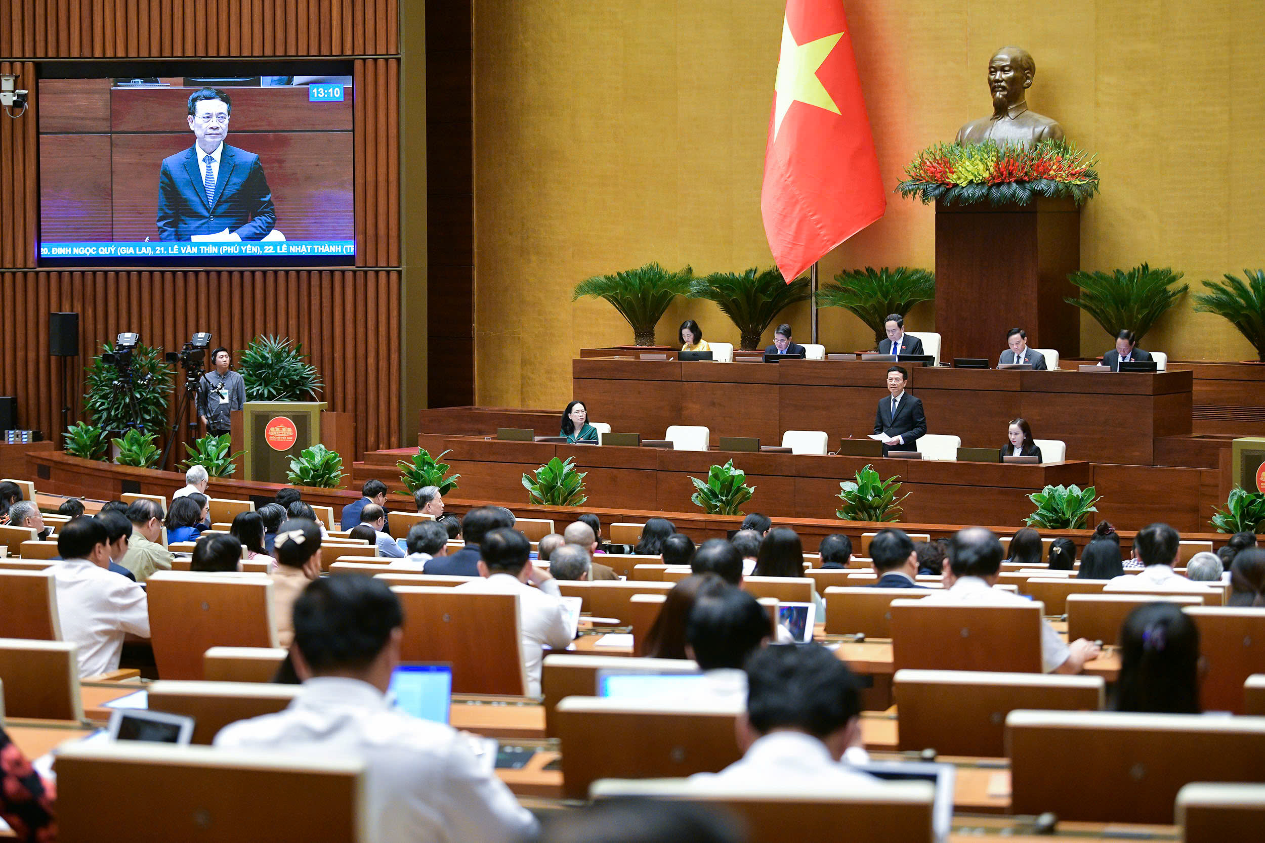 Bộ trưởng Bộ Công an Lương Tam Quang: Có những tin giả gây thiệt hại nhiều nghìn tỷ đồng - Ảnh 2.