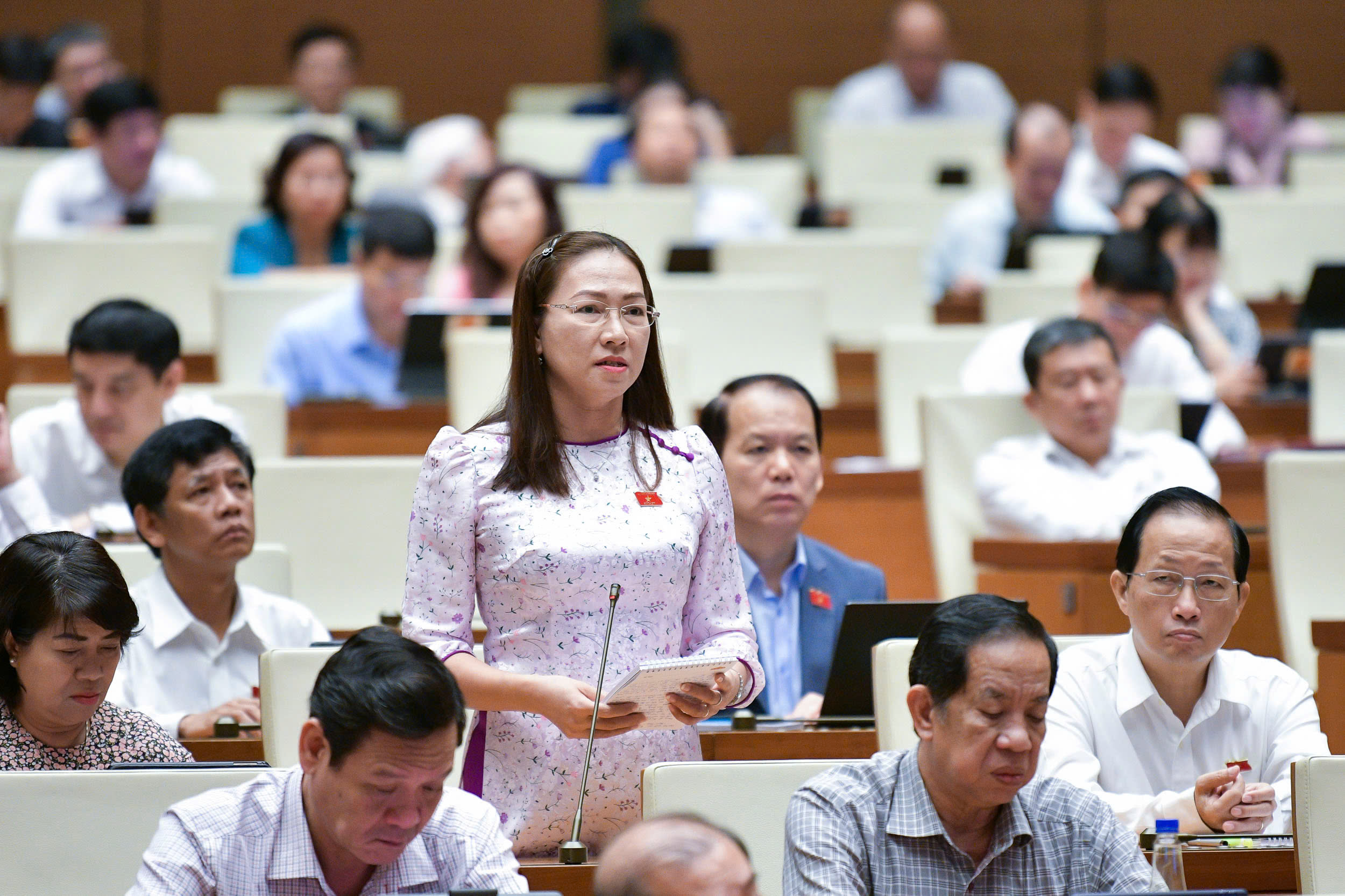 Bộ trưởng Bộ Thông tin và Truyền thông nhận trách nhiệm trước Quốc hội khi còn có vùng lõm sóng - Ảnh 2.