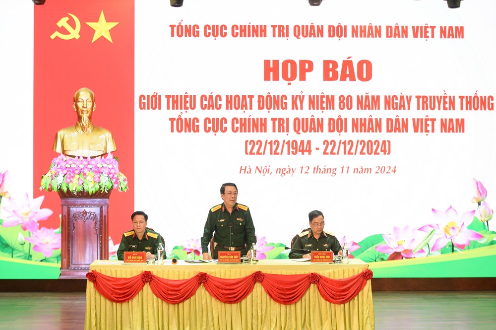 Tổ chức triển lãm chủ đề “80 năm dưới cờ Đảng quang vinh” tại Bảo tàng Lịch sử Quân sự- Ảnh 1.