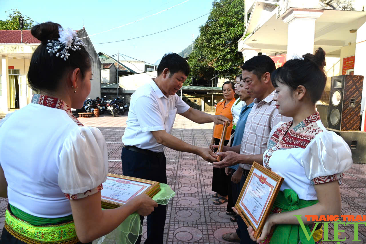 Ngày hội Đại đoàn kết toàn dân tộc và văn hóa quân dân ở bản biên giới Lai Châu - Ảnh 3.