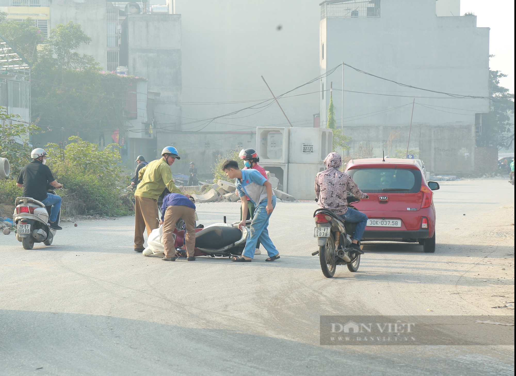 Hà Nội: Dự án đường 250 tỷ thi công 4 năm vẫn dang dở, rác phế thải gây nhếch nhác, mất mỹ quan đô thị - Ảnh 19.